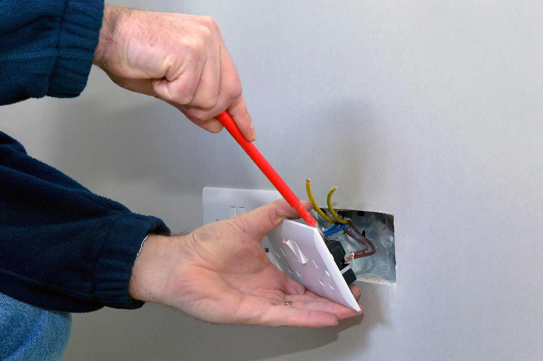 Our electricians can install plug sockets for domestic and commercial proeprties in Middlesbrough and the local area. 